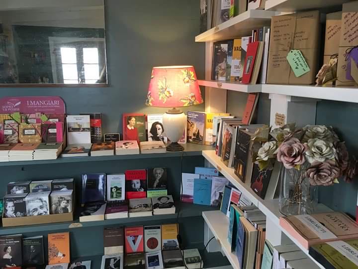 Interno libreria la Penna