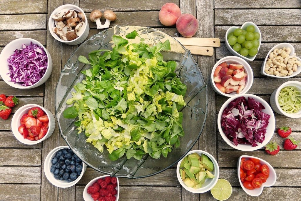 Insalate con fermenti dello yogur: ingredienti